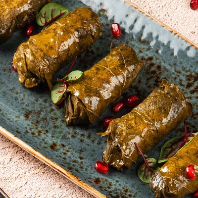 Долма с соусом джаджик в Омар Хайям по цене 700 ₽