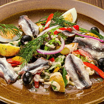 Салат с балтийскими анчоусами в Колбасофф по цене 370