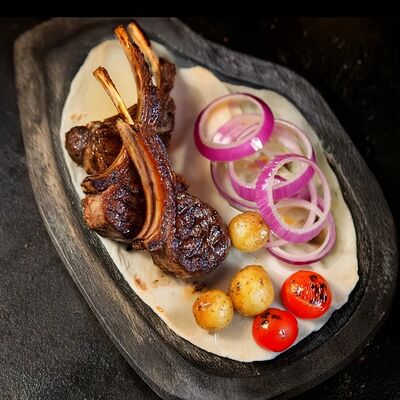 Каре ягнёнка на мангале в Шампур по цене 1370 ₽