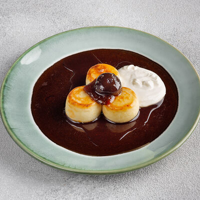 Сырники с вареньем и сметаной в Мацони по цене 290