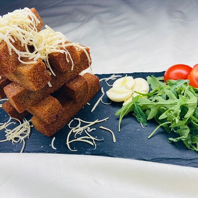 Гренки с чесноком и сыром в Знатный Дворъ по цене 260 ₽