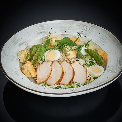 Салат Цезарь в ЛукоСу по цене 305 ₽