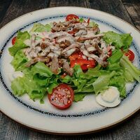 Салат с рваной говядиной в Вкус кафе