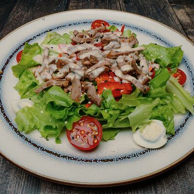 Салат с рваной говядиной в Вкус кафе по цене 643 ₽