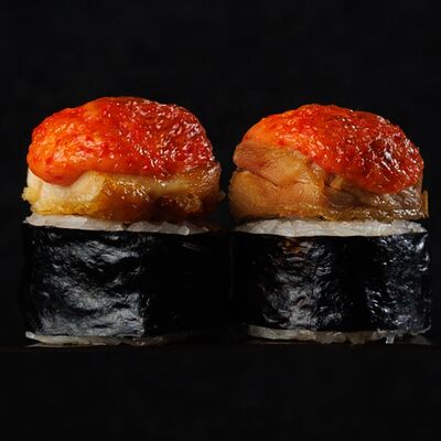 Запеченные роллы с курицей в Umami Ramen Club по цене 700 ₽