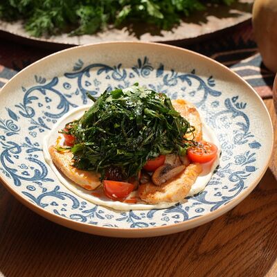 Теплый салат с белыми грибами и цыпленком в Вах!Хинкали по цене 890 ₽