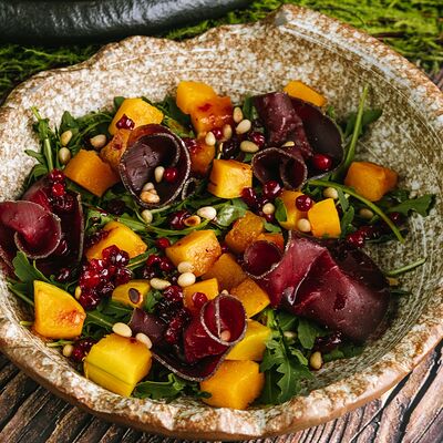 Салат с тыквой и брезаолойв Мамонт по цене 750 ₽