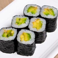 Ролл с авокадо в Sushi & Poke