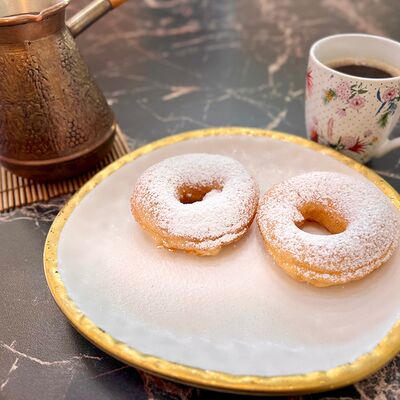Набор из шести пончиков в сахарной пудре в Пончики donuts по цене 299 ₽