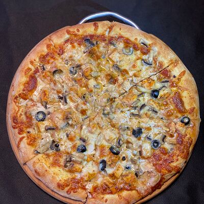 Пицца куриная 33 см в Бакинский Chef по цене 695 ₽