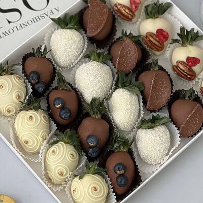 Клубника в шоколаде №46 в Lovely Berry по цене 4690 ₽