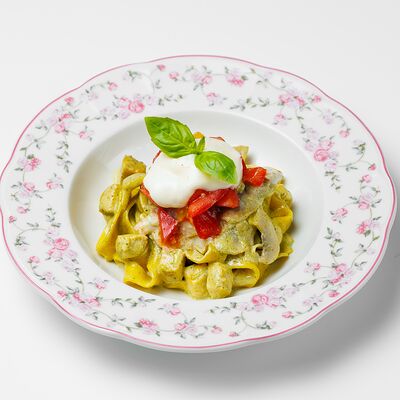 Паста с курицей и грибами в УРМАН кафе по цене 495 ₽