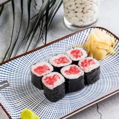 Ролл Тунец в Эбби Noodles & Sushi Bar по цене 380 ₽