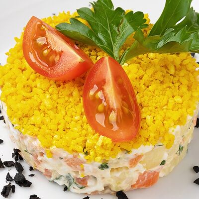 Салат - Мимоза с запеченной рыбой в Максимилианс по цене 150 ₽