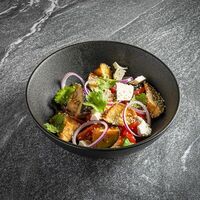 Теплый салат с баклажанами в Мята Lounge