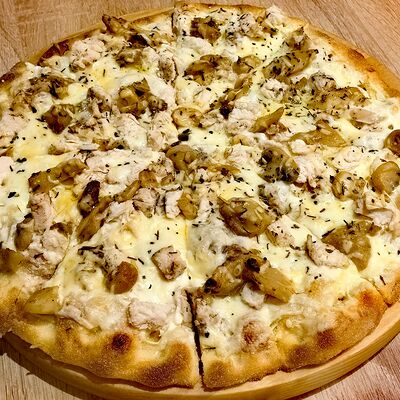 Римская пицца Курица-Грибы в S & T Pizza Room по цене 849 ₽