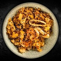 Рис жареный с морепродуктамив Голодный WOK