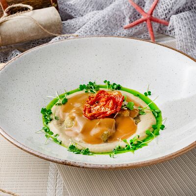 Закуска из маринованного баклажана с соусом Пармеджано в Сен Тропе по цене 470 ₽