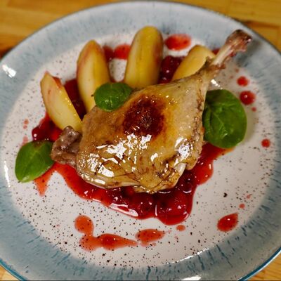 Томленая утиная ножка с вишневым соусом в Татарская Усадьба по цене 1170 ₽