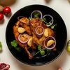 Цыпленок по-ливански с чесноком, хумусом и лепешкой в Бакладжан по цене 890