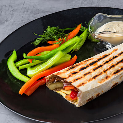 Пекин с курицей в соусе сладкий чили в Marshall Grill по цене 360 ₽