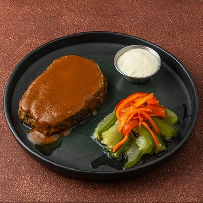 Свиная шея с огурцами в бурбоне и хреном в Гастробар Дружба по цене 820 ₽