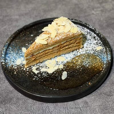 Медовик в BRCAFE по цене 325 ₽