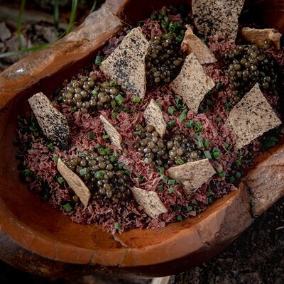 Тартар из лося с ржаными чипсами в MANUL по цене 2200 ₽