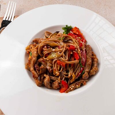 Гречневая лапша с говядиной в Объект по цене 553 ₽