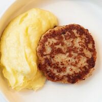 Куриная котлета с картофельным пюрев Bro Bakery