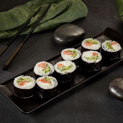 С лососем и овощами размер Биг в CHAKRA SUSHI LUXURY по цене 829 ₽