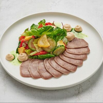 Салат с говяжьим языком в Merzen по цене 510 ₽