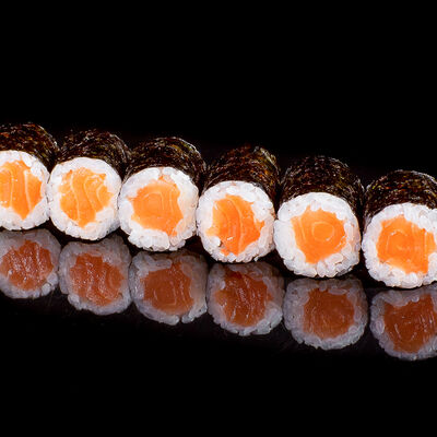 Ролл Сяке маки в Yo! curry & sushi по цене 520 ₽