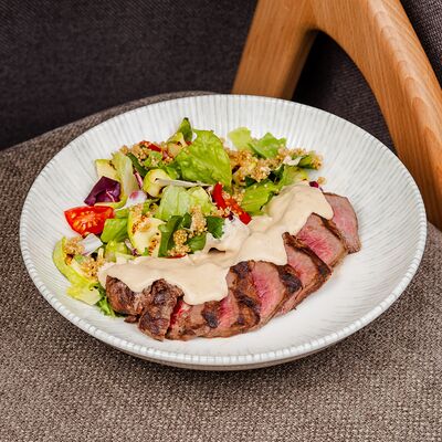 Стейк-салат с киноа в ЛайкиПарк по цене 710 ₽