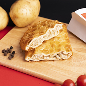 Чебурек с цыпленком, картофелем, жареным луком и трюфелем в Чебурешная by Mironov по цене 250 ₽