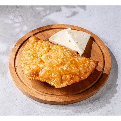 Чебурек с сыром в Tsameti по цене 425 ₽