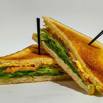 Сэндвич с лососем в Добрая кухня по цене 519 ₽