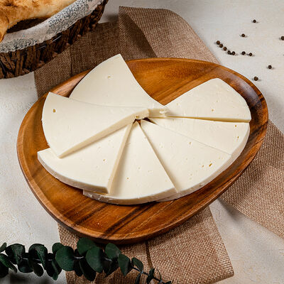 Сыр Имеретинский в нарезку в Ресторан Батони по цене 600 ₽