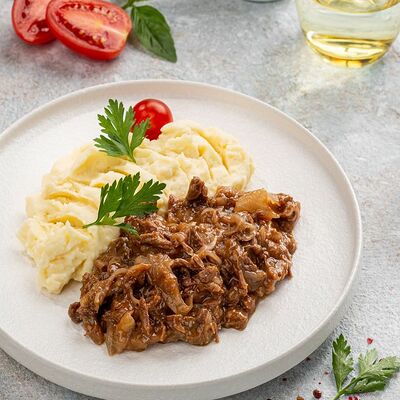 Картофельное пюре с говядиной в томатном соусе в Магбургер №035 по цене 249 ₽