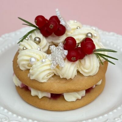 Пирожное Медовое с ягодной начинкой в GelaTiAmo по цене 370 ₽