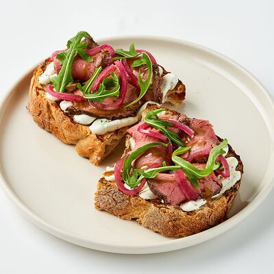 Брускетта с ростбифом в Ketch Up по цене 625 ₽