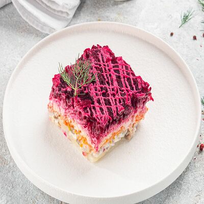 Салат Сельдь под шубой в Магбургер №035 по цене 99 ₽