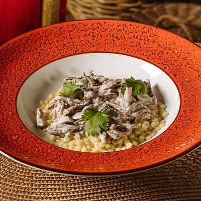 Говяжьи щечки с птитимом в Хачапури и Вино по цене 798 ₽