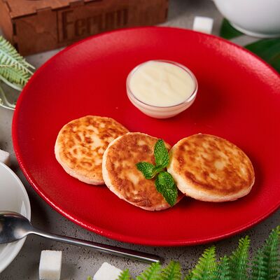 Сырники домашние со сметаной в Рестобар Ферум по цене 230