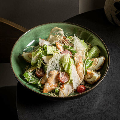 Салат Цезарь с курицей в Качуко по цене 545 ₽