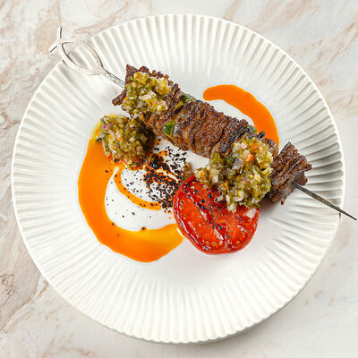 Шиш-кебаб из стриплойна с зеленой сальсой в Poly по цене 2350 ₽