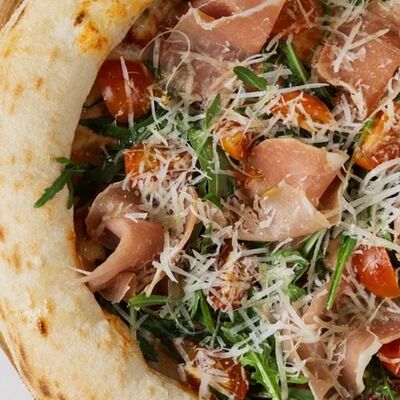 Прошутто-рукола-помидоры черри в Gino Cafe по цене 1150 ₽