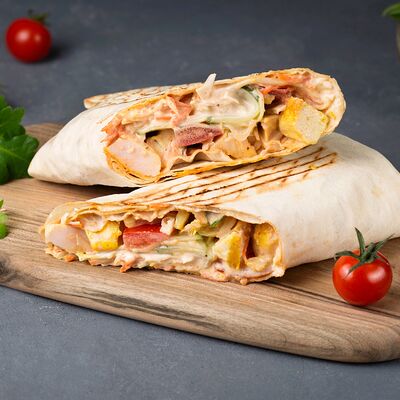 Шаурма с курицей в тонком лаваше в Мясо на углях по цене 360 ₽