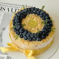 Торт Наполеон с голубикой в Кондитерская Конфетка Питер