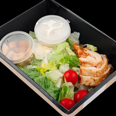 Салат Цезарь с курицей в Даблби по цене 530 ₽